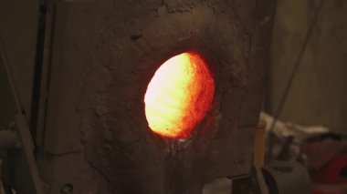 Döküm, çelik endüstrisi, çelik çelik ergitme fırınında erimiş.