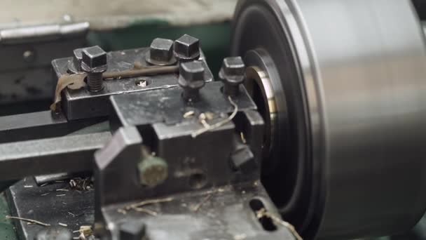 Üretim saatler, metal işleri, çelik parçalar Cnc makine tarafından frezeleme işlemi. — Stok video