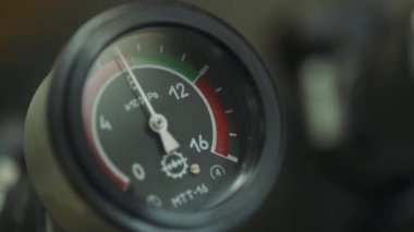 Endüstriyel Tesis, ölçer, ok kadran hareket test işlemi.