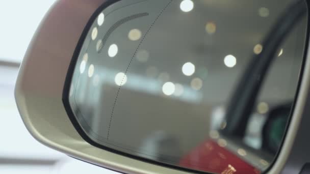 Auto moderne, vista auto esterno, specchio di automobile, movimento della fotocamera. — Video Stock