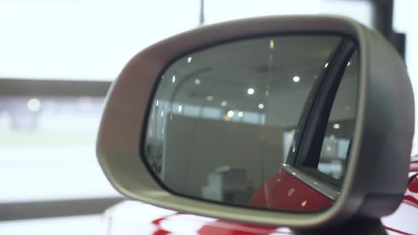 Carro moderno, vista do exterior do carro, carro espelho, movimento da câmera. — Vídeo de Stock