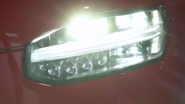 Carro Moderno Vista Exterior Faróis Iluminação Movimentos Câmera — Vídeo de Stock