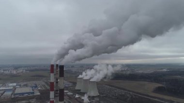 Termik enerji istasyonu, sis, Buhar borularına yükseklikten görünümü ve Duman boruları, Kojenerasyon tesisi bitki havadan görünümü.