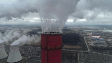 Termik enerji istasyonu, sis, Buhar borularına yükseklikten görünümü ve Duman boruları, Kojenerasyon tesisi bitki havadan görünümü.