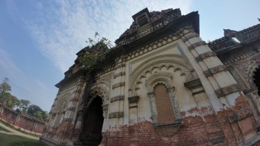 Hindistan, Rajnagar Bihar 'daki Ortaçağ dönemi Durga tapınağının dışı.