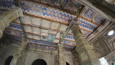 Rajnagar Sarayı Kalıntıları 'ndaki Antik Durga Tapınağı' nın Yıpranmış İç Duvarı Solmuş Boya ve Tarihi Bihar Mimarisi