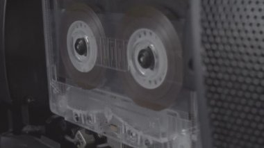kayıt cihazı oynayan eski ses Kaset dönen retro müzik konsepti makaraları