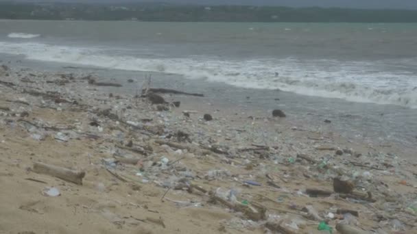 Pollution on the beach of tropical sea, full of garbage, ecological disaster, catastrophe in indonesia — Stock Video