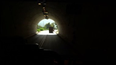 dağlar tünelden çıkmak Island Girit Yunanistan tarafından bir otobüs içinde seyahat