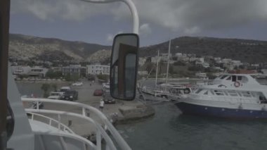 Elounda Körfez Spinalonga adası Crete, Yunanistan sahil ilham verici manzara seyir, ayna ile panoramik manzaralı büyük tekne