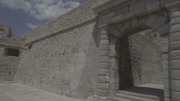 Ruínas antigas da cultura da história da ilha de spinalonga greece, excursão do crete, pedras velhas — Vídeo de Stock