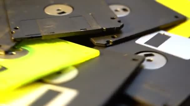 Kupie stare styl danych transferu dyskietki, płyty obrotowe tło wirowanie — Wideo stockowe