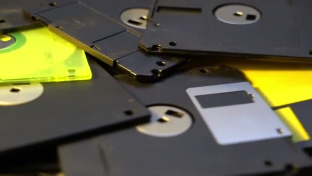 Pile of old style data transfer floppy discs, rotating spinning background — Stock Video