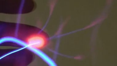 Fütüristik ağ arka plan üzerinde siyah elektronik impulses için ağlar