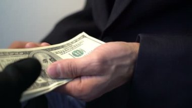 iş adamı elinde siyah eldiven rüşvet alma Suite