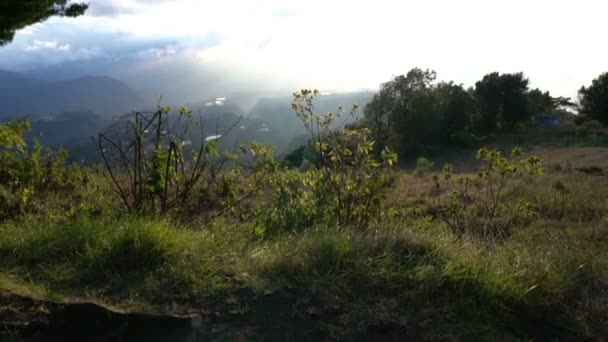 Пейзаж гор и туман, расположенный в Панаме, Бару вулкан — стоковое видео