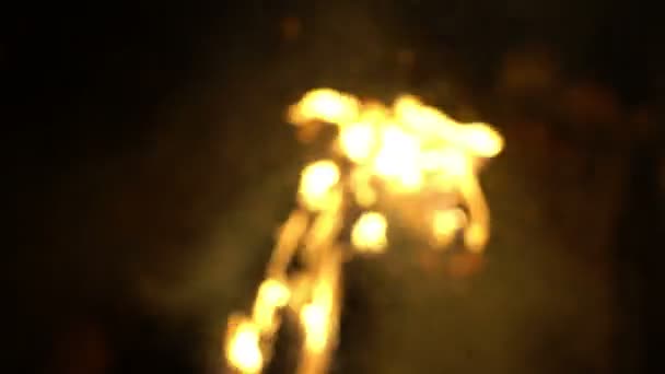 Lagerfeuerreflexion in Kristallkugel, magische Energie, Hexenvorhersage, Schamanismus-Okkultismus — Stockvideo