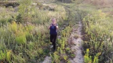 çılgın kız saldırıları kamera komik garip, hava drone