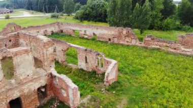 Eski kalıntıların üzerinde uçmak kaktüs binası, yukarıdan insansız hava aracı, arkeoloji tarihi
