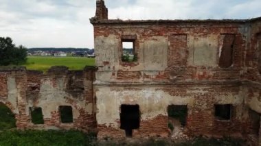 Eski kalıntıların üzerinde uçmak kaktüs binası, yukarıdan insansız hava aracı, arkeoloji tarihi