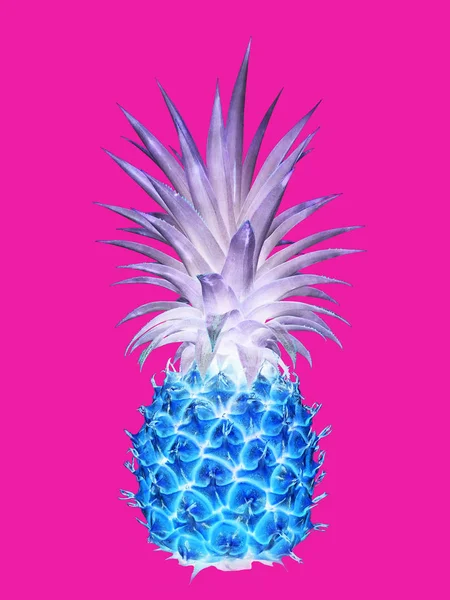 Blaue Ananas Auf Rosa Hintergrund — Stockfoto