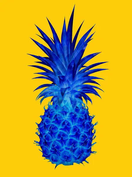 Blaue Ananas Auf Gelbem Hintergrund — Stockfoto