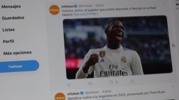 Foto Close Dari Twitter Feed Desktop Screen Spanish News — Stok Video