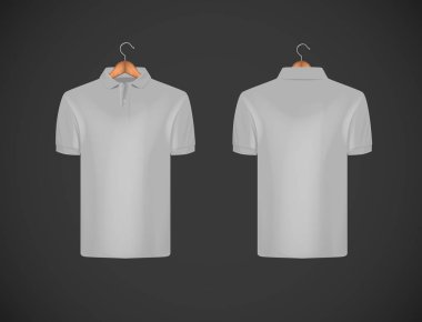 Erkekler ince yapılı dar kısa kollu polo gömleği. Marka için ahşap askı mock-up tasarım şablonu ile gri polo gömlek.