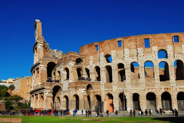 Rom Italien März 2018 Kolosseum Mit Touristen Und Botticelle Den — Stockfoto