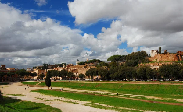 서커스 막시무스 유적과 로마의 중심에 구름과 기념물의 — 스톡 사진