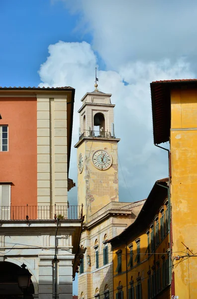 Pisa Historisches Zentrum Mit Altem Uhrturm Und Wolken — Stockfoto