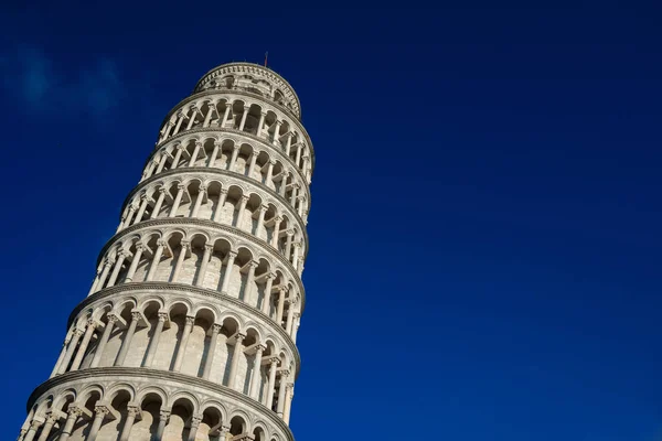 Torre Inclinada Pisa Visto Baixo Contra Céu Azul Com Cópia — Fotografia de Stock