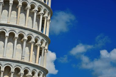 Ünlü Leaning Tower of Pisa anıtsal kemerler (ile kopya alanı)