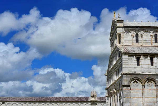 Vista Catedral Pisa Concluída Século Xii Com Nuvens Espaço Cópia — Fotografia de Stock