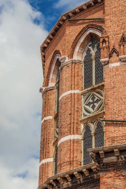 Venedik Gotik mimarisi. 14. yüzyılda inşa edilen kısmi görünümü (St. Mary Friars Kilisesi), Santa Maria Gloriosa dei Frari bazilikanın apsis 