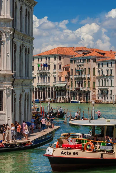 Venice Italy June 2018 Tourism Traffic Grand Canal Rialto District — Stock Photo, Image