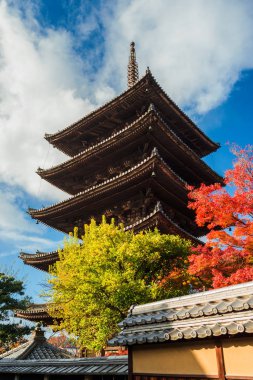 Kyoto, Japonya, 23 Kasım 2017 - şehir tarihi merkezinde ünlü Yasaka Pagoda görünümünü
