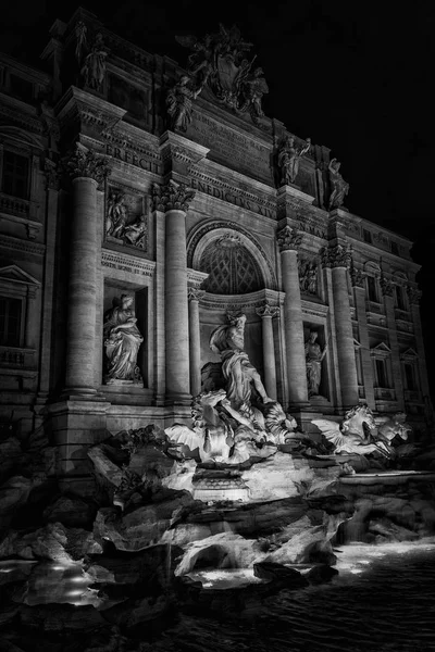 Hermosa Fontana Trevi Por Noche Con Estatuas Dios Del Océano — Foto de Stock