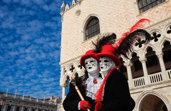 Venetië Italië Februari 2017 Carnaval Venetië Twee Venetiaanse Carnaval Maskers — Stockfoto