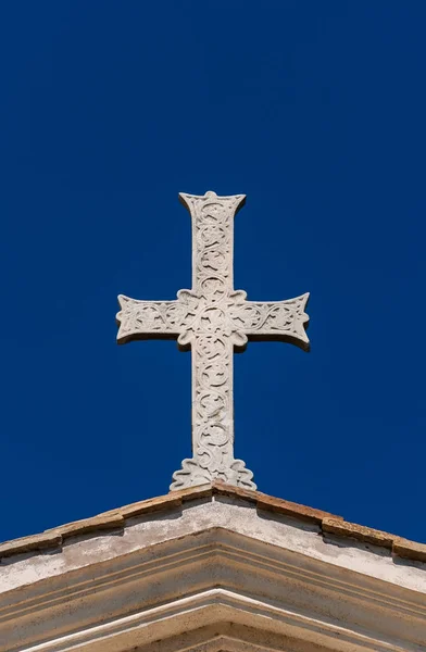 Santa Cruz com céu azul — Fotografia de Stock