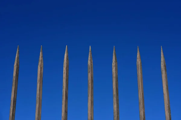 Cerca de barras de acero con cielo azul — Foto de Stock