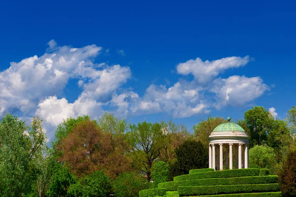 วัดคลาสสิกใน Vicenza Querini Park — ภาพถ่ายสต็อก