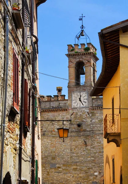 Pietralunga Clocktower — Stockfoto