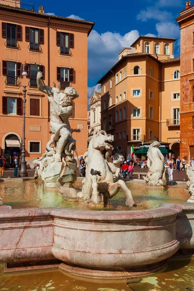 Řím Itálie Září 2016 Turisté Kolem Krásné Fontány Neptun Náměstí — Stock fotografie