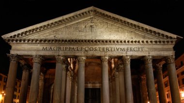 Roma 'daki ünlü Pantheon' un İ.Ö. 2. yüzyıla dayanan gece manzarası.
