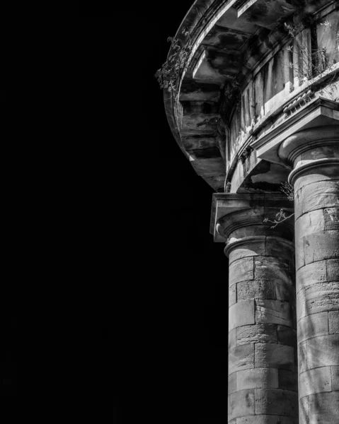 古代建築 1823年 文政6年 に新古典様式で建てられた柱のあるルッカ古水道遺跡の石寺系 — ストック写真