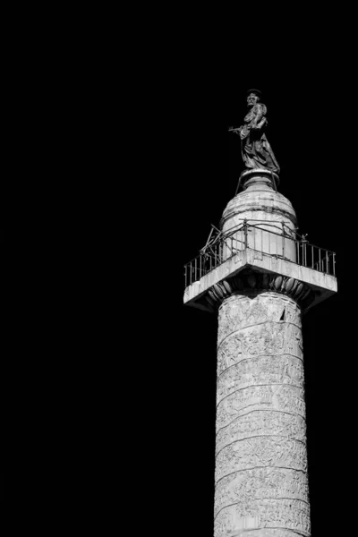 Ősi Trajan Oszlop Történelmi Központjában Róma Épült 113 Fekete Fehér — Stock Fotó