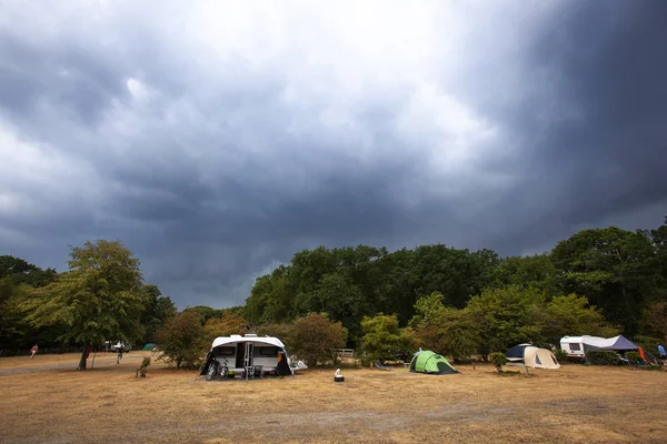 Weer Veranderingen Geïntroduceerd Door Donkere Dramatische Regenwolken Komt Naar Camping — Stockfoto