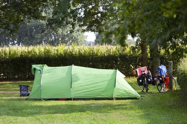 Tent Twee Fietsen Een Camping Naast Een Maïsveld Voorst Nederland — Stockfoto