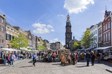 Zutphen, Hollanda - 26 Ağustos 2018: Antika ve merak pazara Zutphen Groenmarkt